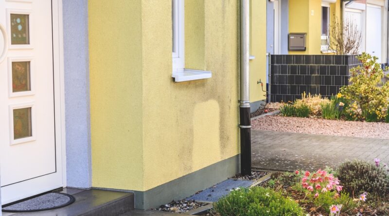 verfärbungen am außenputz